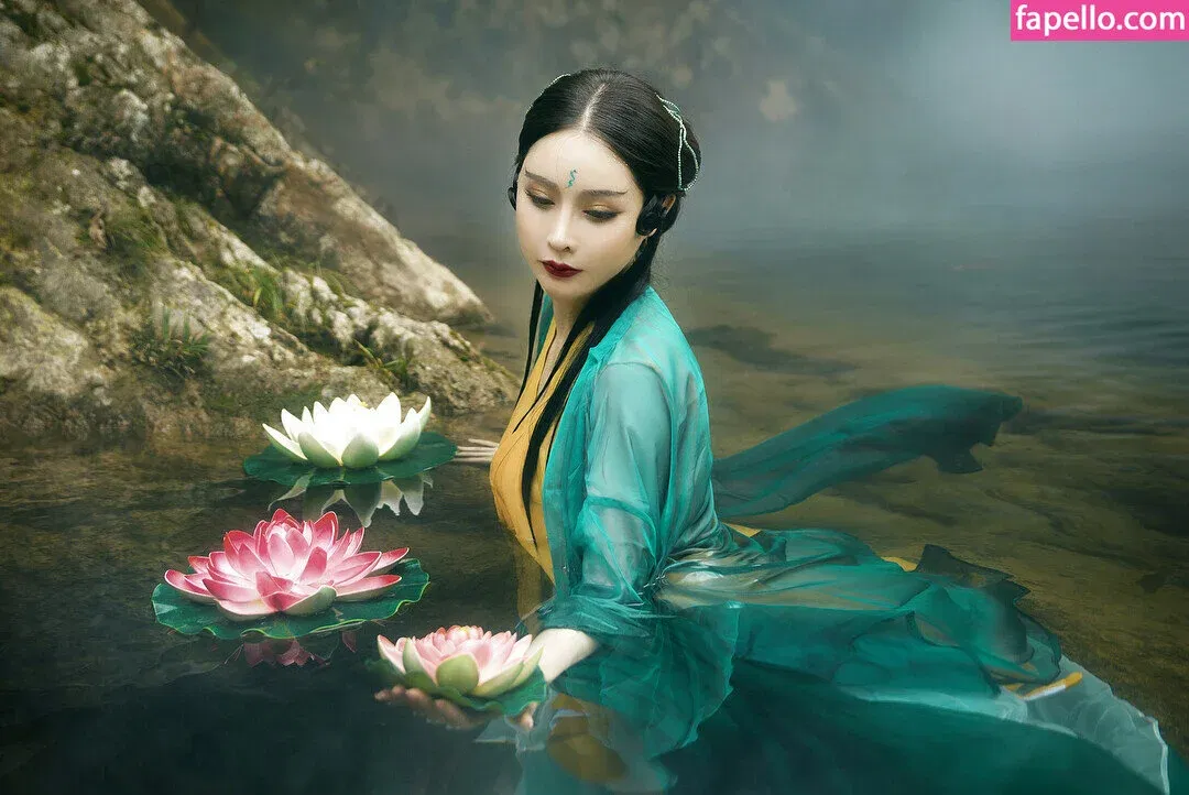 yona.z Onlyfans Photo Gallery 