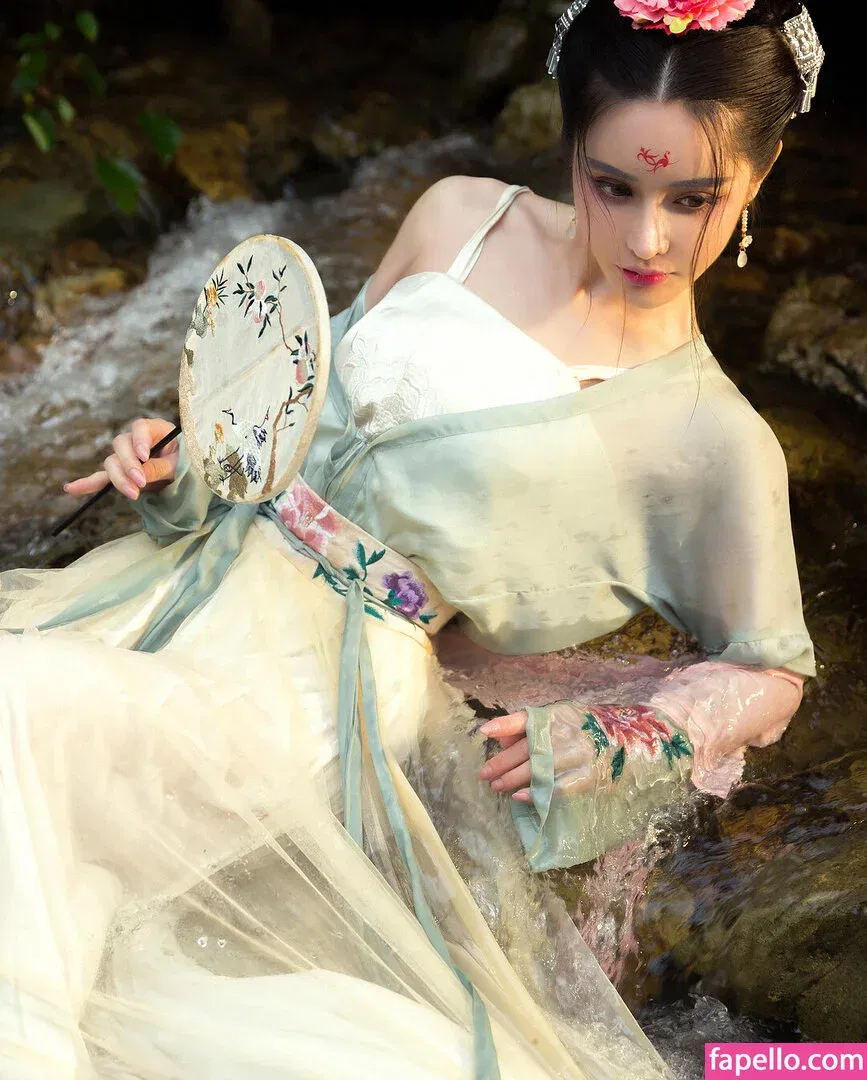 yona.z Onlyfans Photo Gallery 