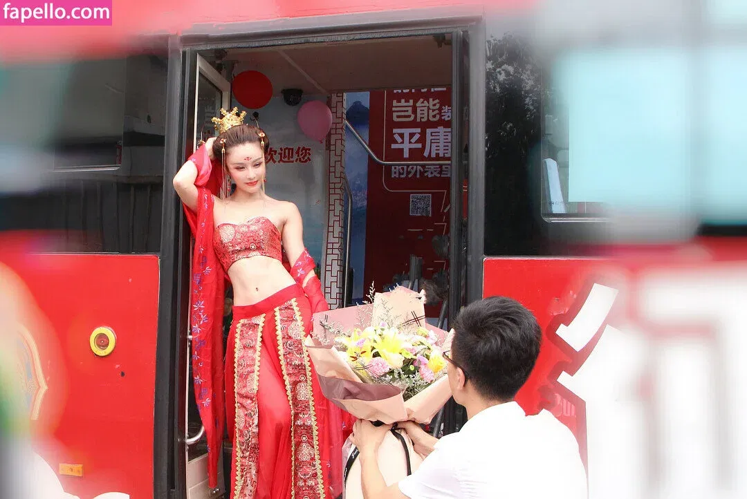 yona.z Onlyfans Photo Gallery 