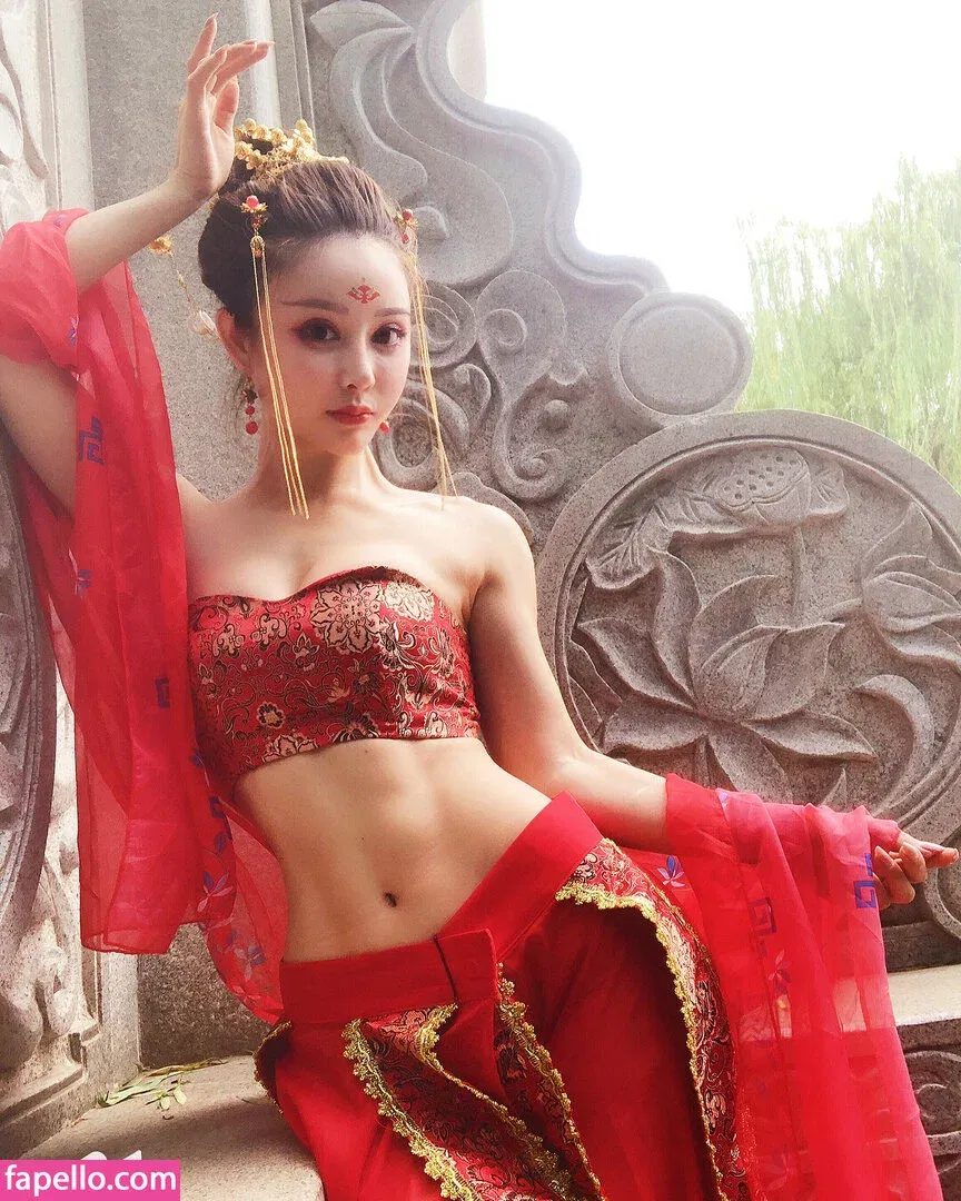 yona.z Onlyfans Photo Gallery 