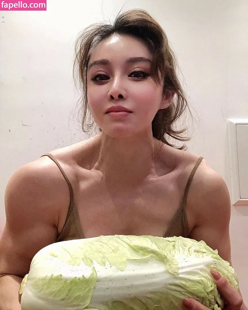 yona.z Onlyfans Photo Gallery 