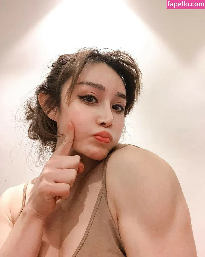 yona.z Onlyfans Photo Gallery 