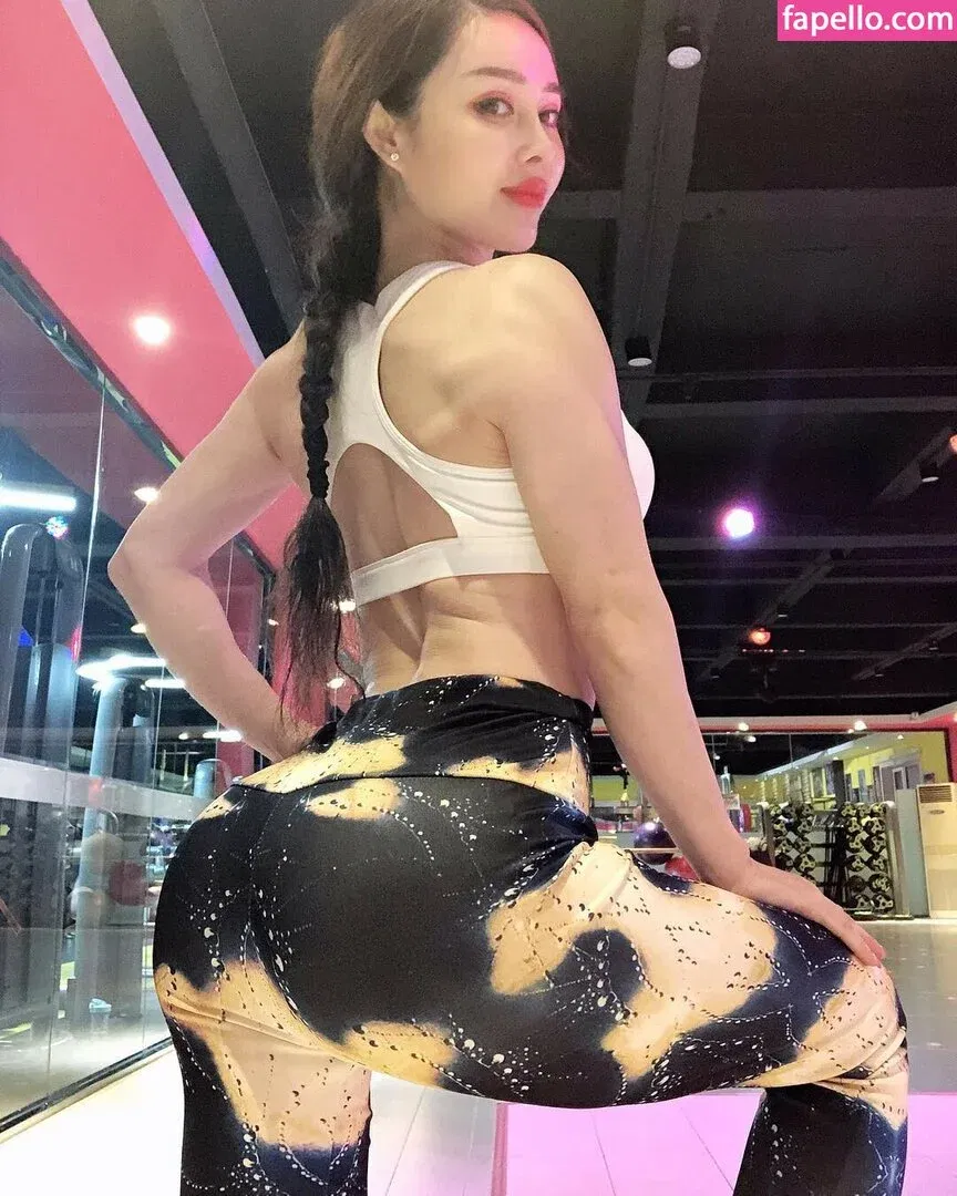 yona.z Onlyfans Photo Gallery 