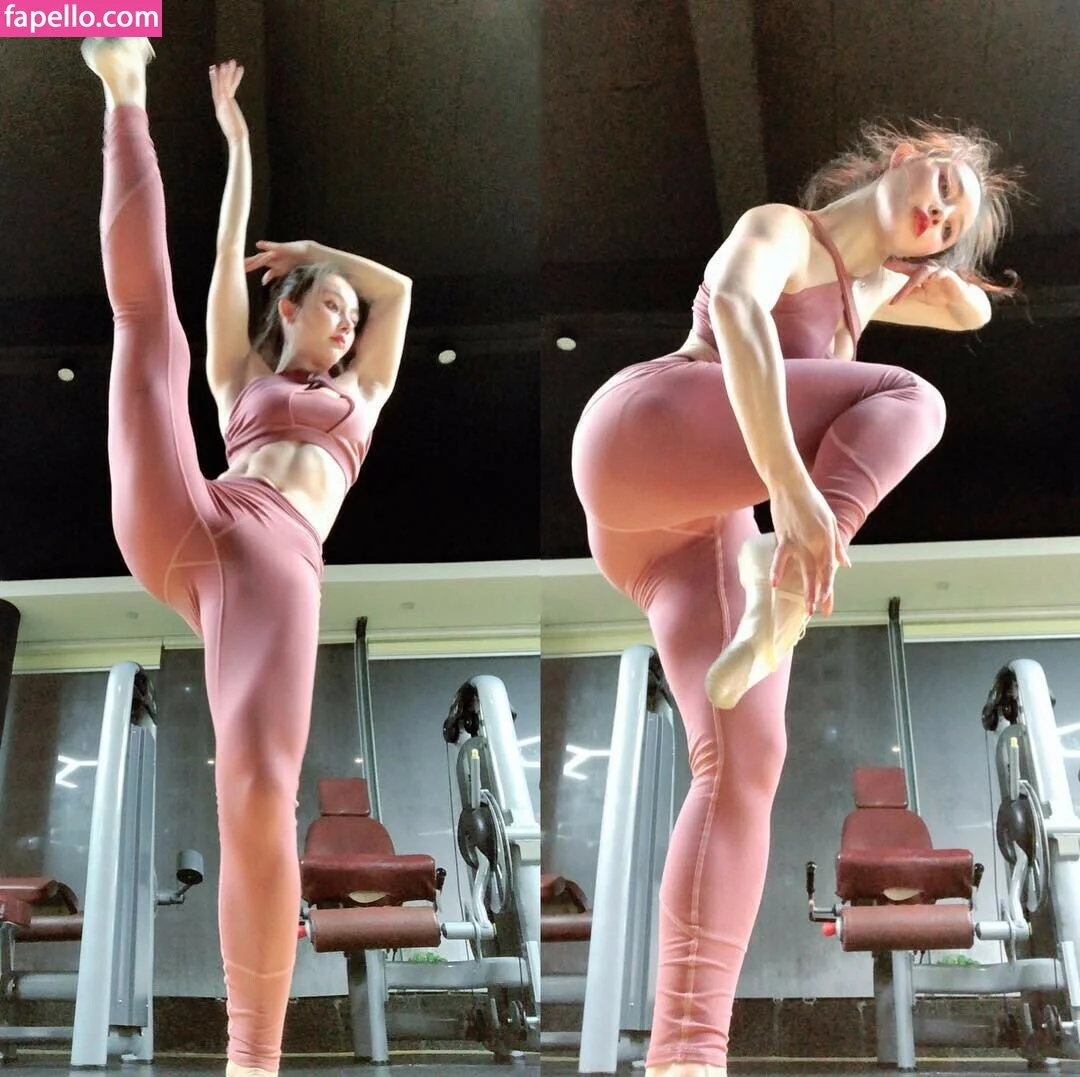 yona.z Onlyfans Photo Gallery 