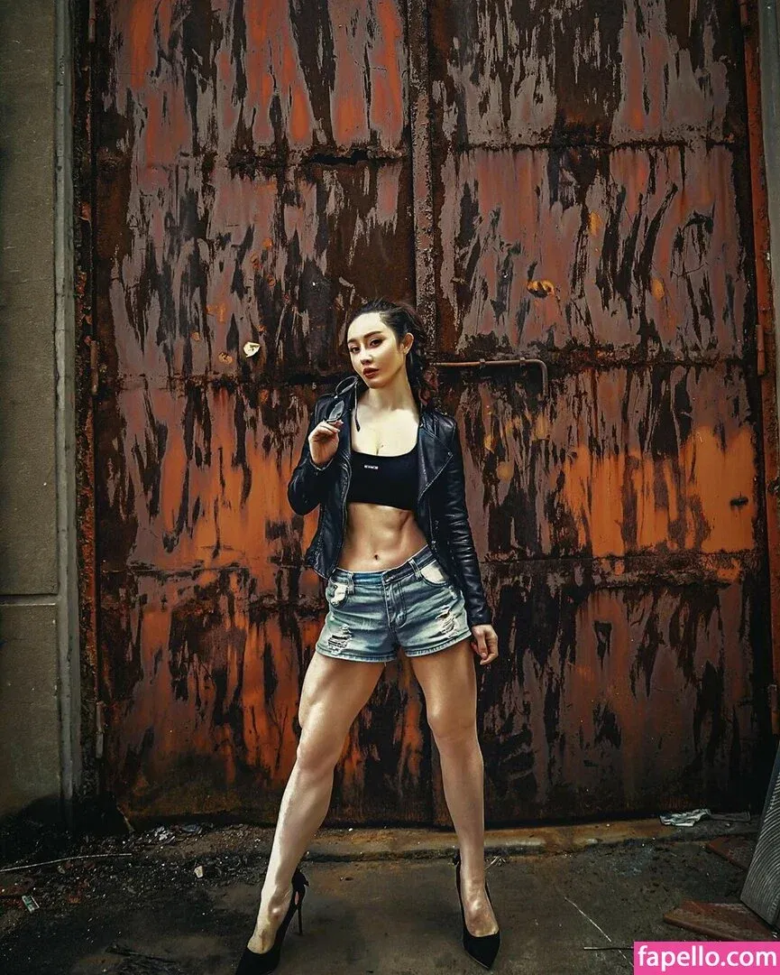 yona.z Onlyfans Photo Gallery 