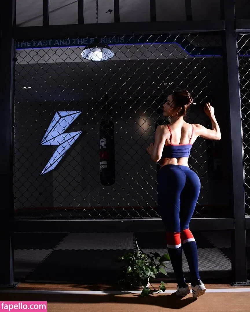 yona.z Onlyfans Photo Gallery 