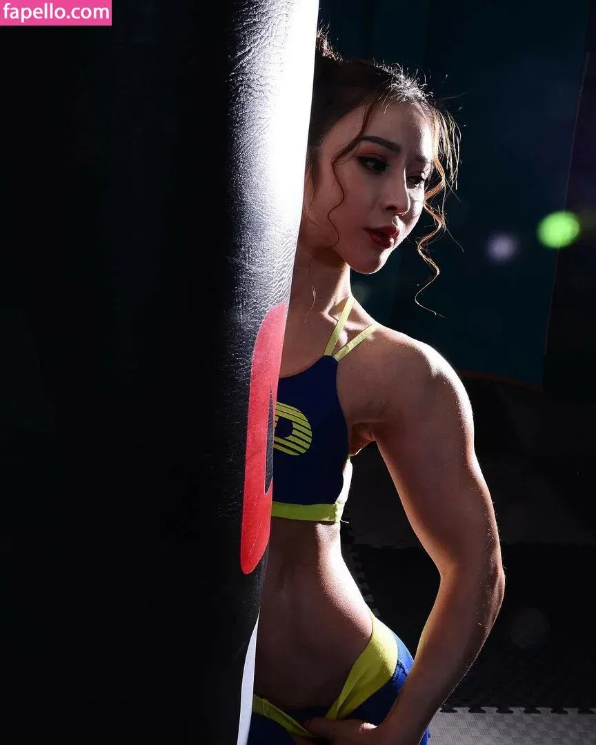 yona.z Onlyfans Photo Gallery 