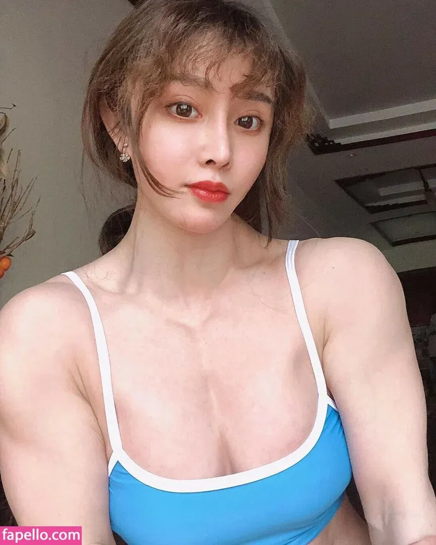 yona.z Onlyfans Photo Gallery 