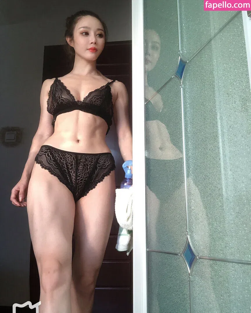 yona.z Onlyfans Photo Gallery 