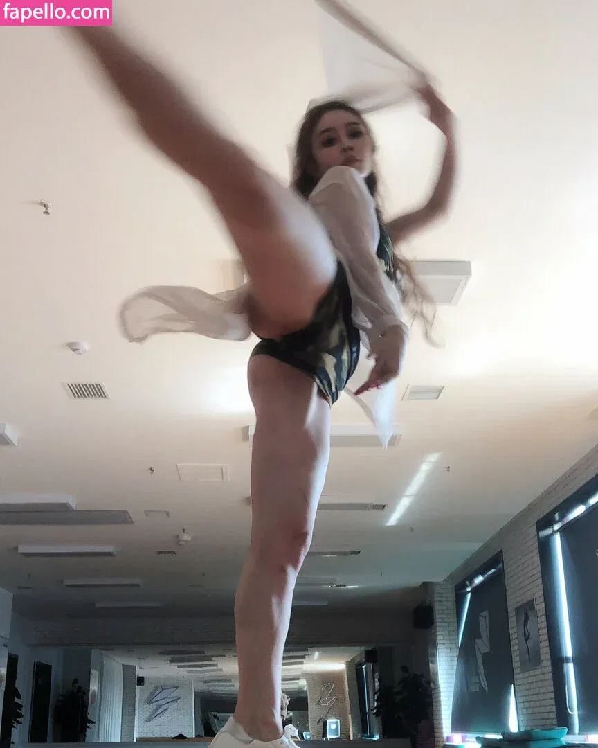 yona.z Onlyfans Photo Gallery 