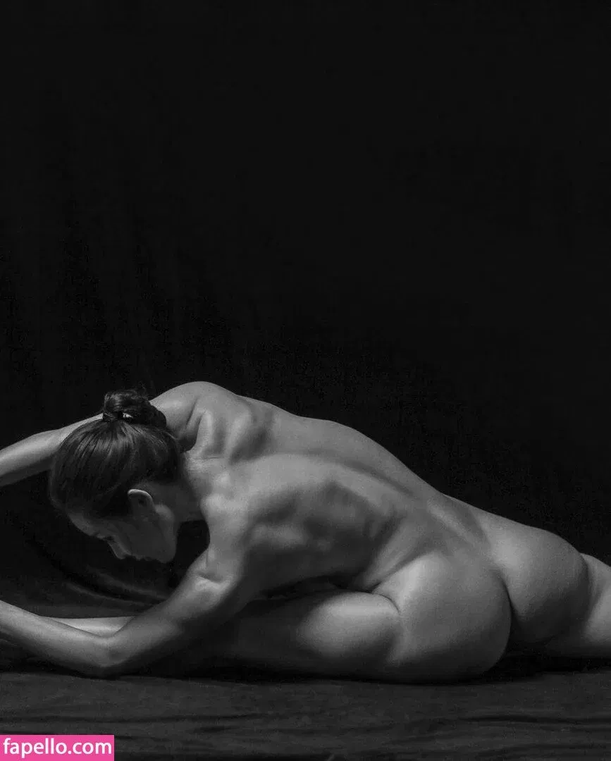 yona.z Onlyfans Photo Gallery 