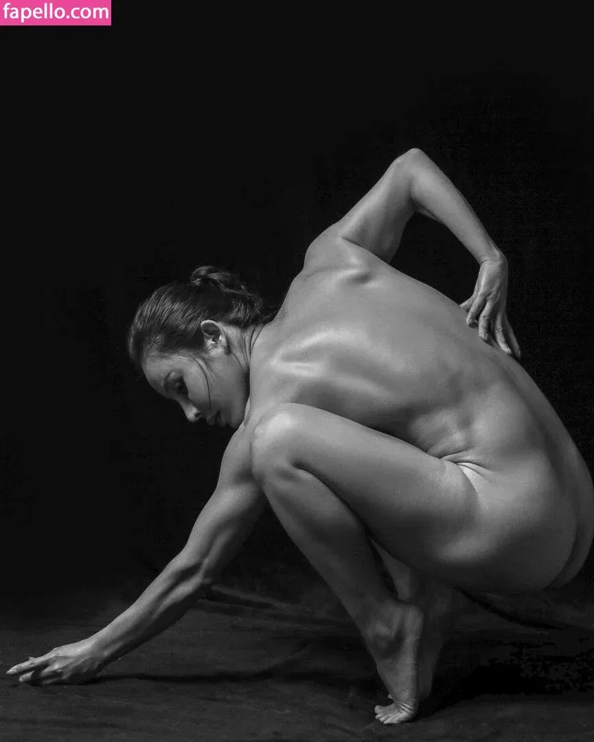 yona.z Onlyfans Photo Gallery 