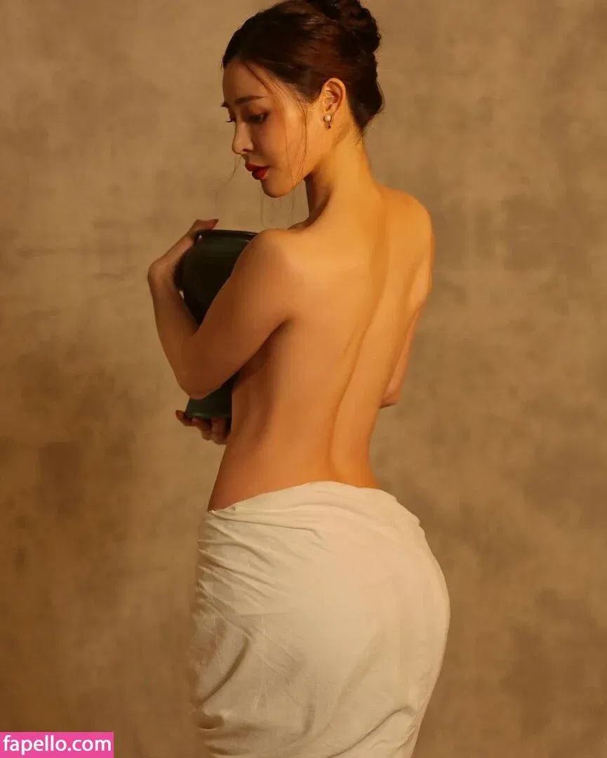 yona.z Onlyfans Photo Gallery 