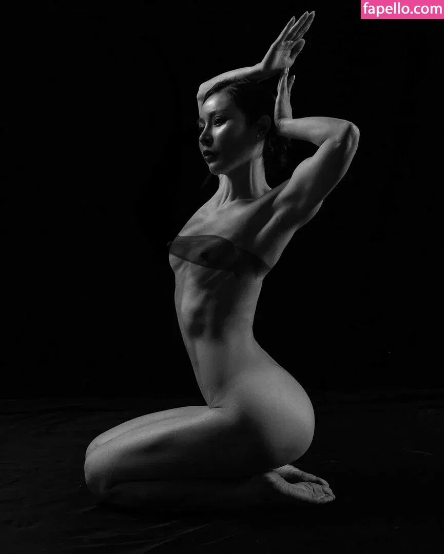 yona.z Onlyfans Photo Gallery 