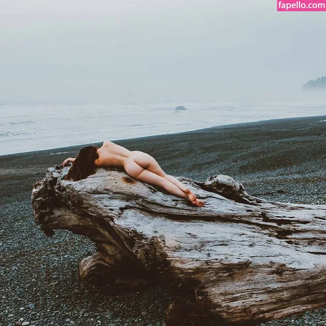 yona.z Onlyfans Photo Gallery 