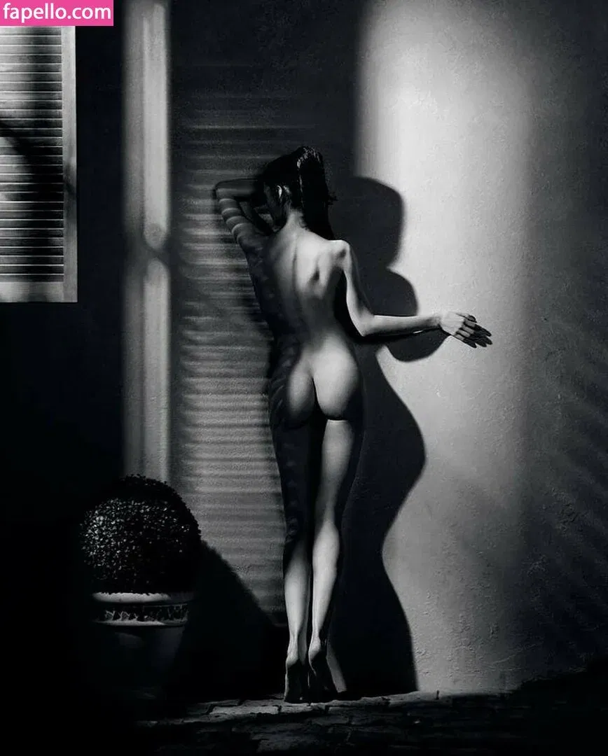 yona.z Onlyfans Photo Gallery 