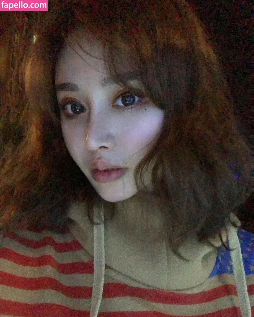 yona.z Onlyfans Photo Gallery 