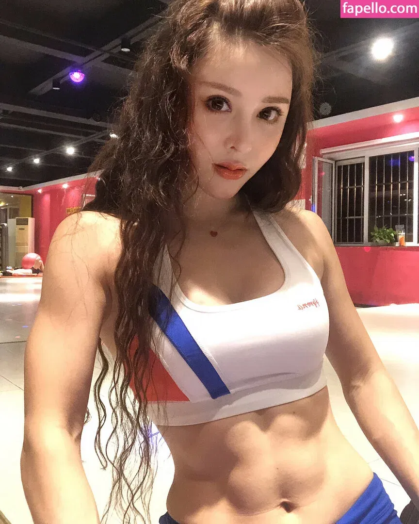 yona.z Onlyfans Photo Gallery 