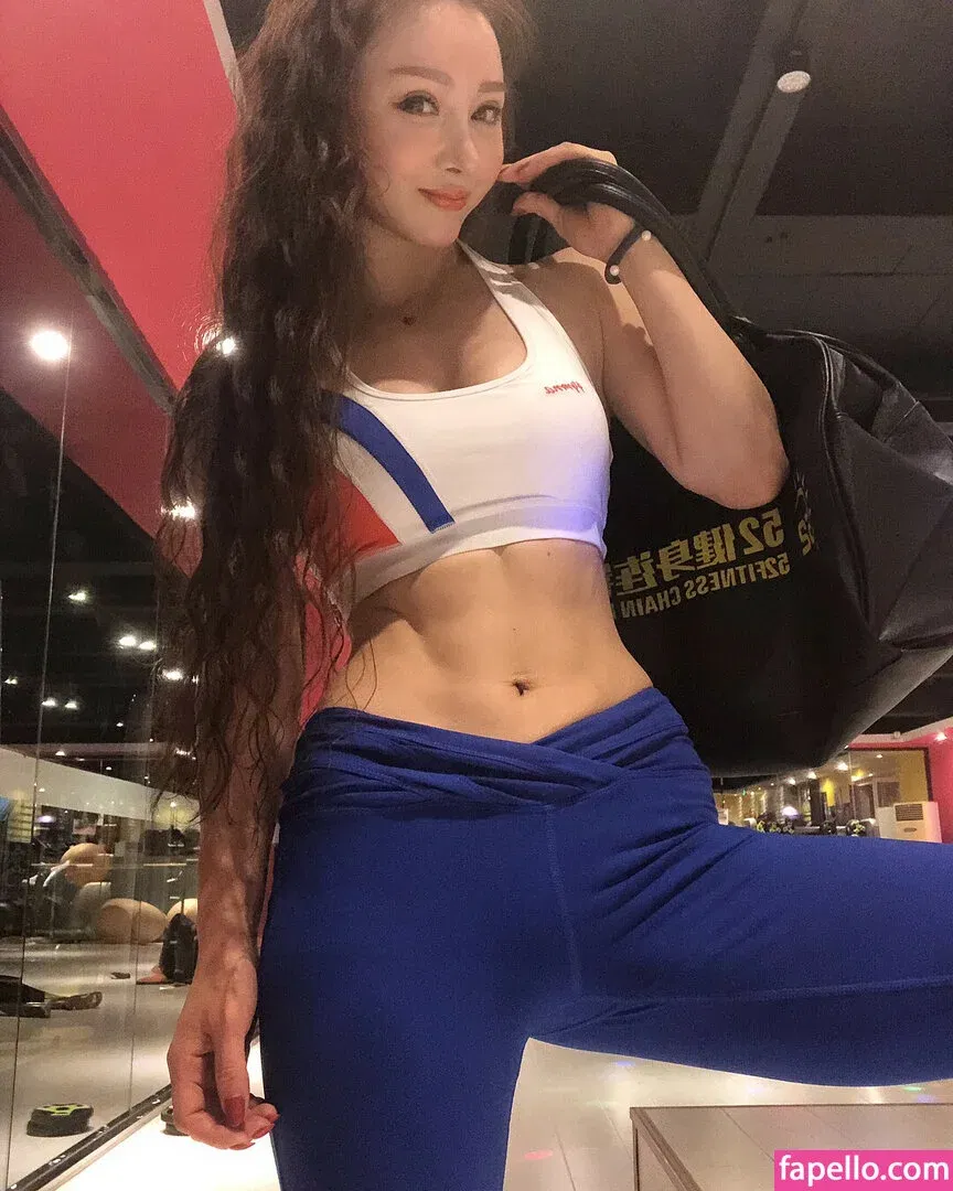 yona.z Onlyfans Photo Gallery 