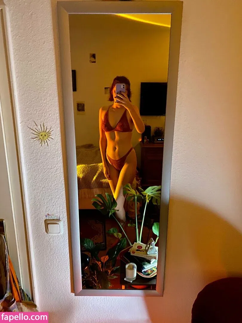 linda-2002 Onlyfans Photo Gallery 