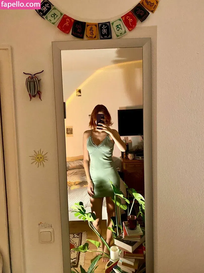 linda-2002 Onlyfans Photo Gallery 