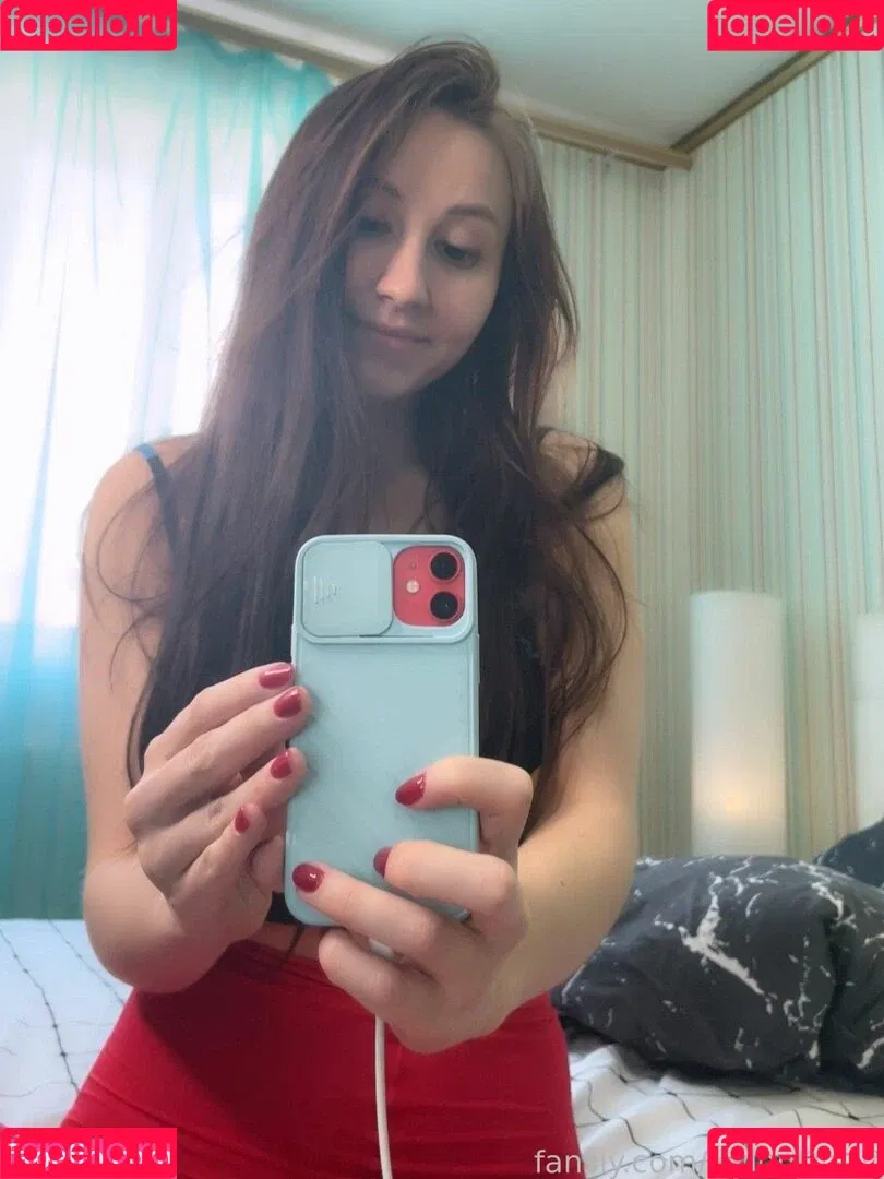 NylonDiary Onlyfans Photo Gallery 