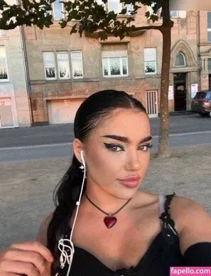 Mandukyo Lwanthead Onlyfans Photo Gallery 