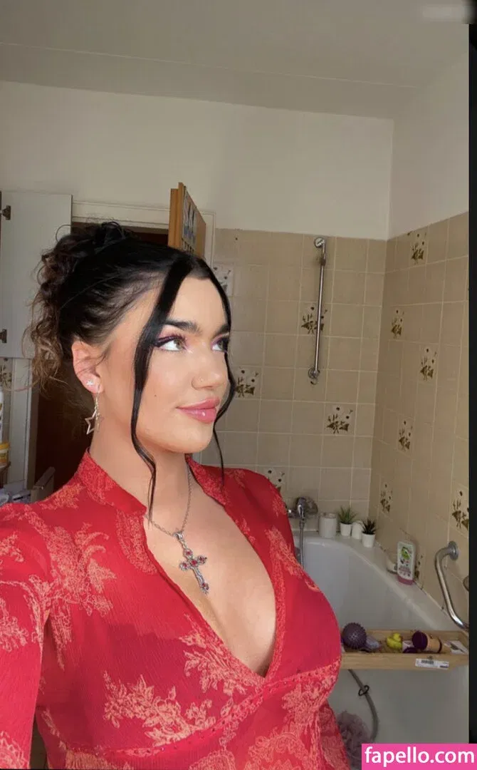 Mandukyo Lwanthead Onlyfans Photo Gallery 