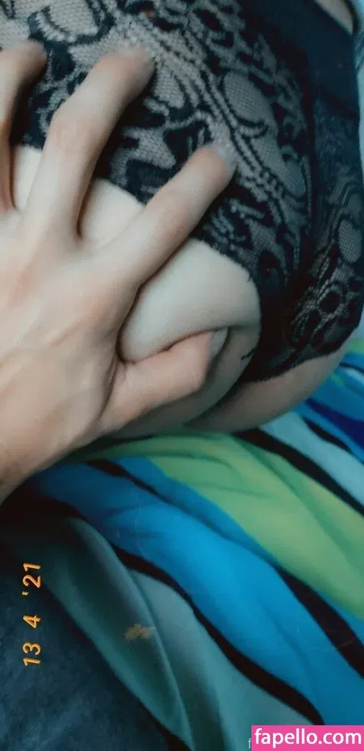 juli91c Onlyfans Photo Gallery 