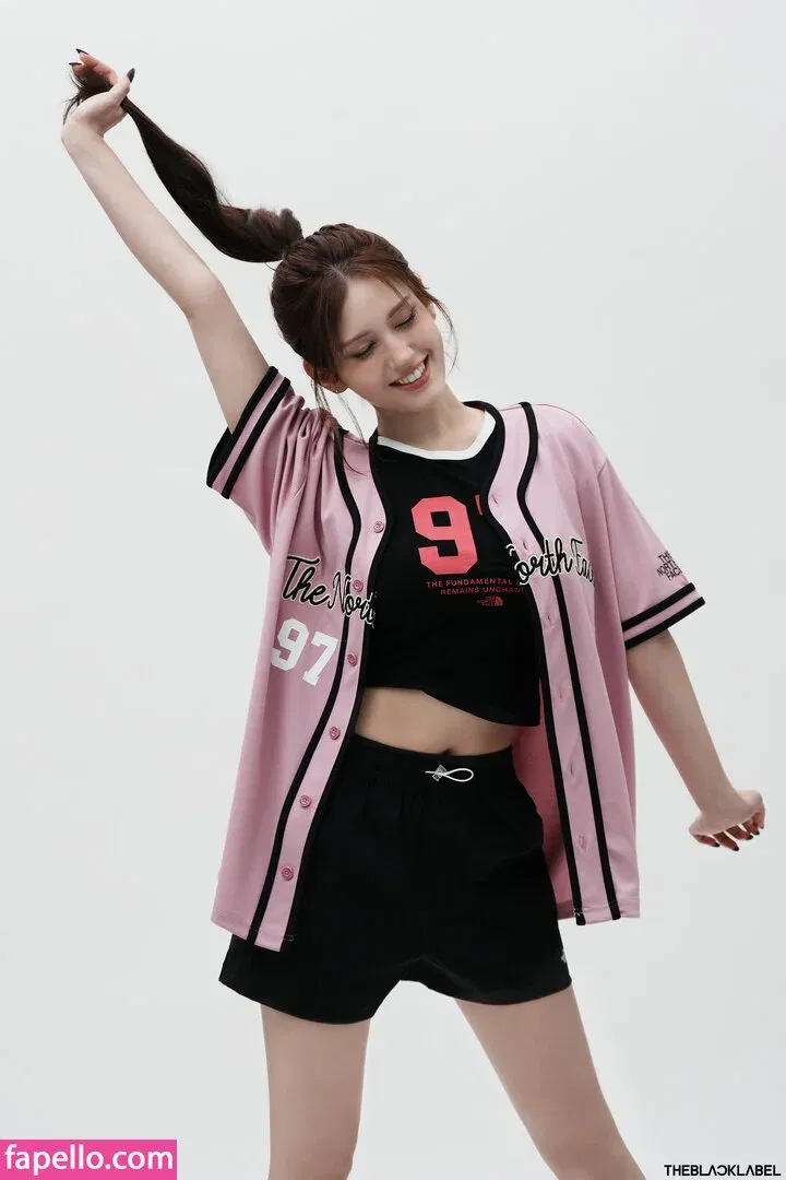 Jeon Somi Onlyfans Photo Gallery 