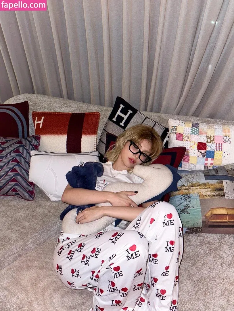 Jeon Somi Onlyfans Photo Gallery 