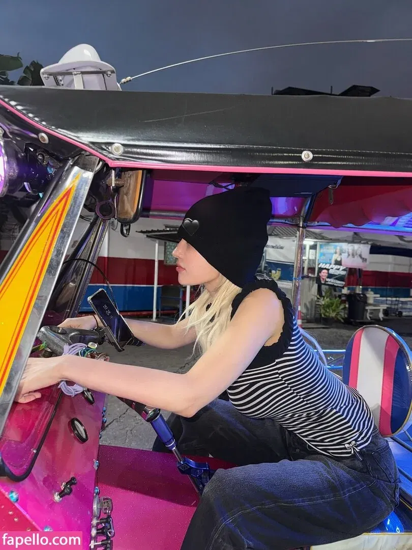 Jeon Somi Onlyfans Photo Gallery 