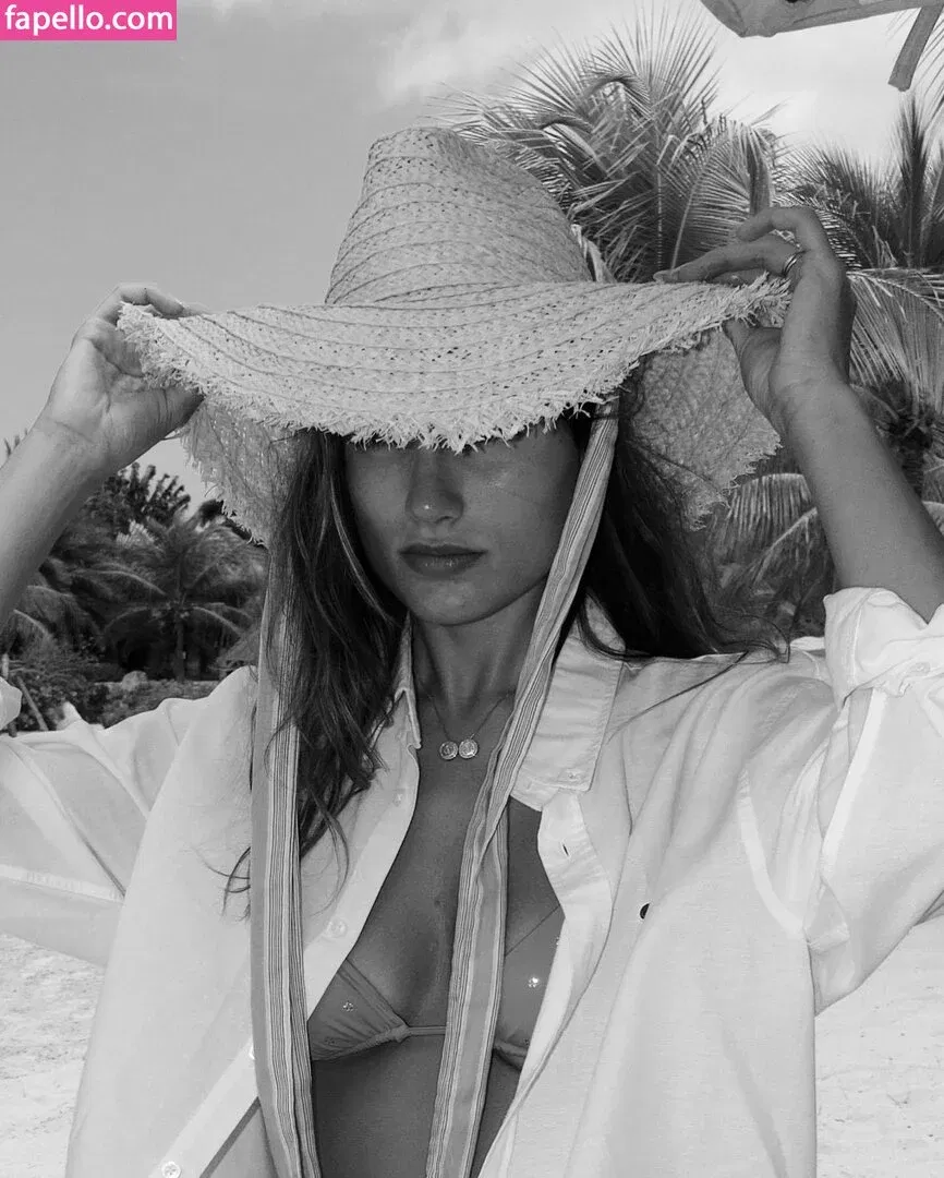 Sasha Meneghel Onlyfans Photo Gallery 