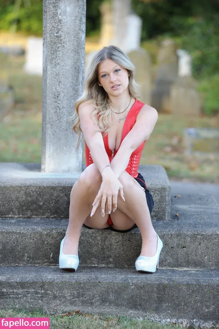 Nikkole Scott Onlyfans Photo Gallery 