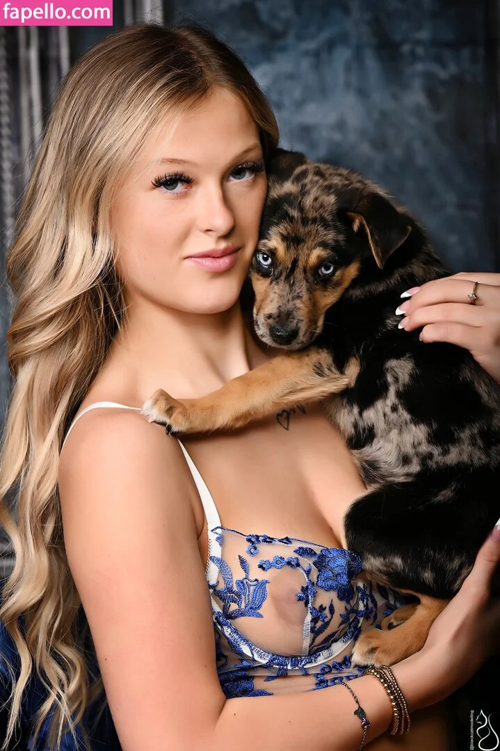 Nikkole Scott Onlyfans Photo Gallery 