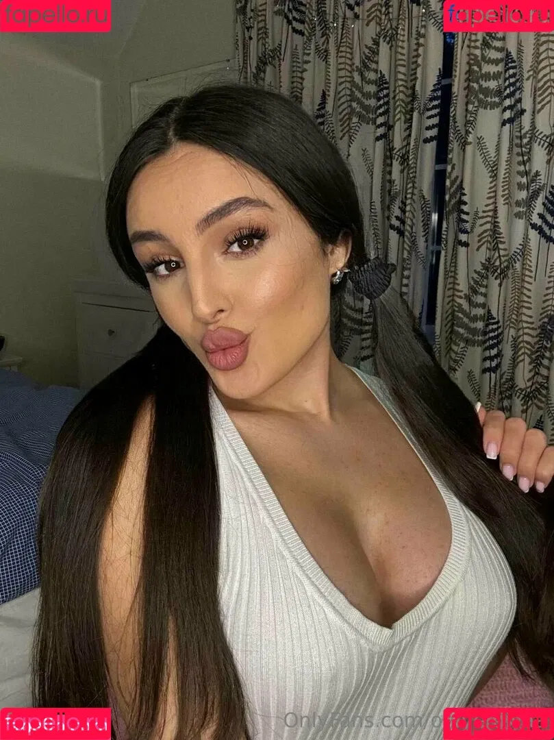 onlyemiliaa Onlyfans Photo Gallery 