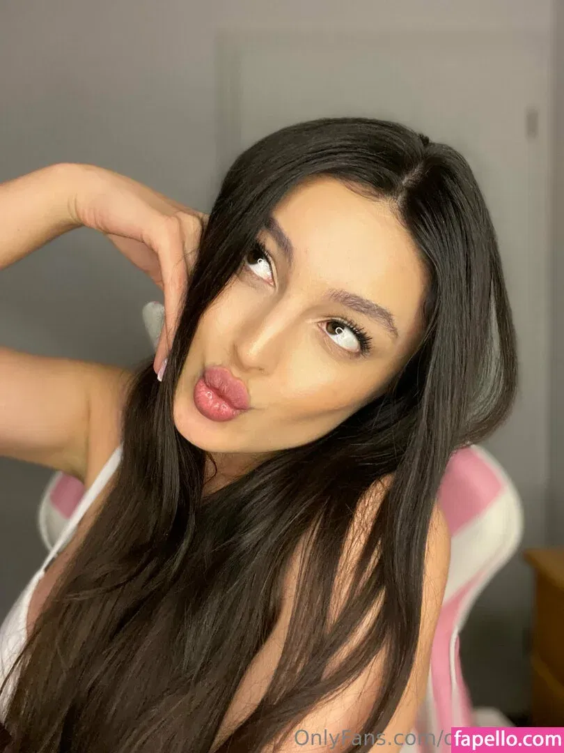 onlyemiliaa Onlyfans Photo Gallery 