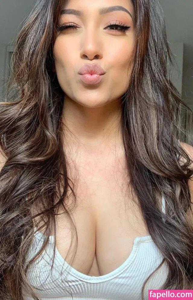 itsizziman | Iman "Izzy" Ramzan Onlyfans Photo Gallery 