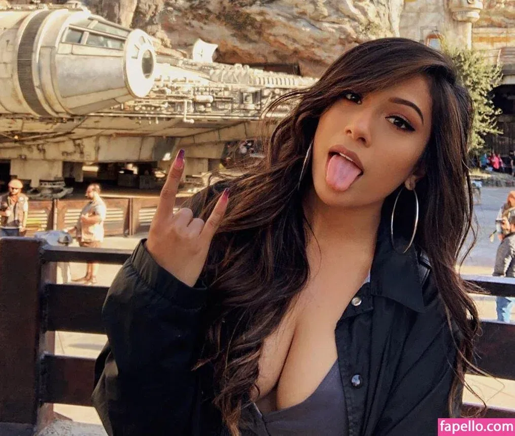 itsizziman | Iman "Izzy" Ramzan Onlyfans Photo Gallery 