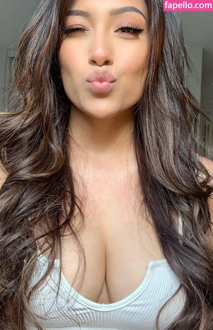 itsizziman | Iman "Izzy" Ramzan Onlyfans Photo Gallery 