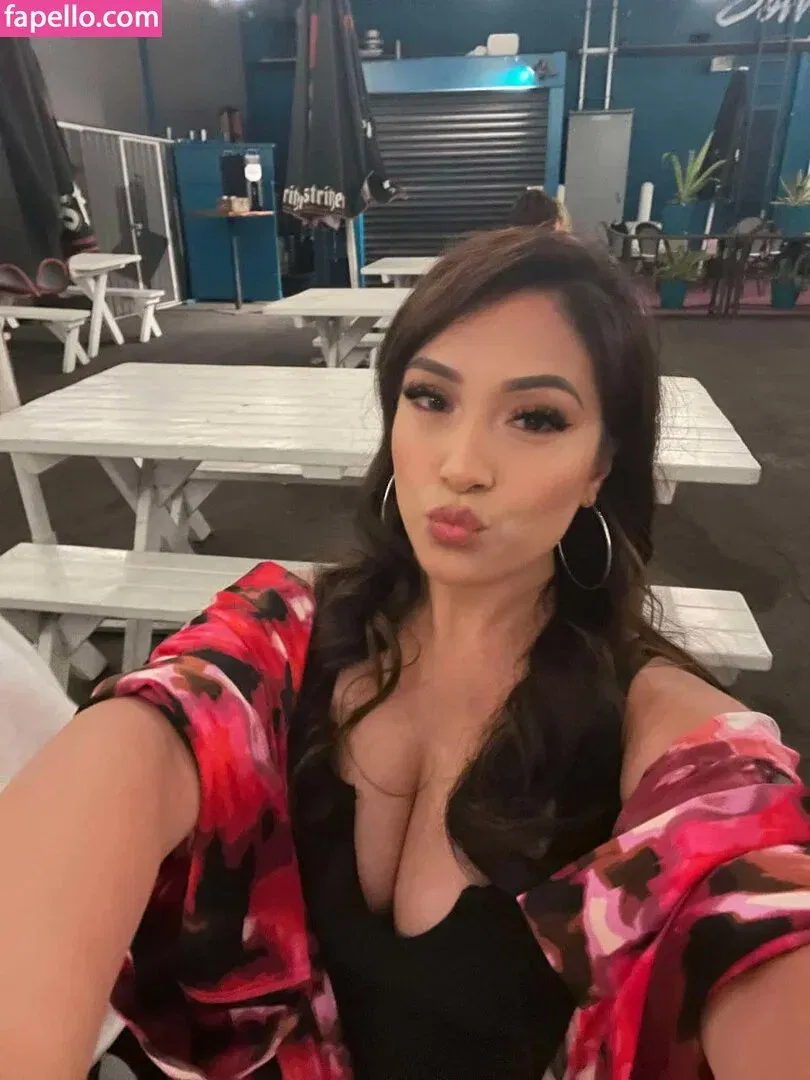 itsizziman | Iman "Izzy" Ramzan Onlyfans Photo Gallery 