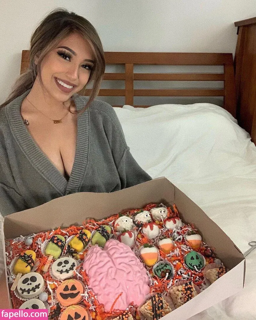 itsizziman | Iman "Izzy" Ramzan Onlyfans Photo Gallery 