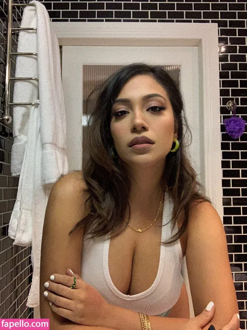 itsizziman | Iman "Izzy" Ramzan Onlyfans Photo Gallery 