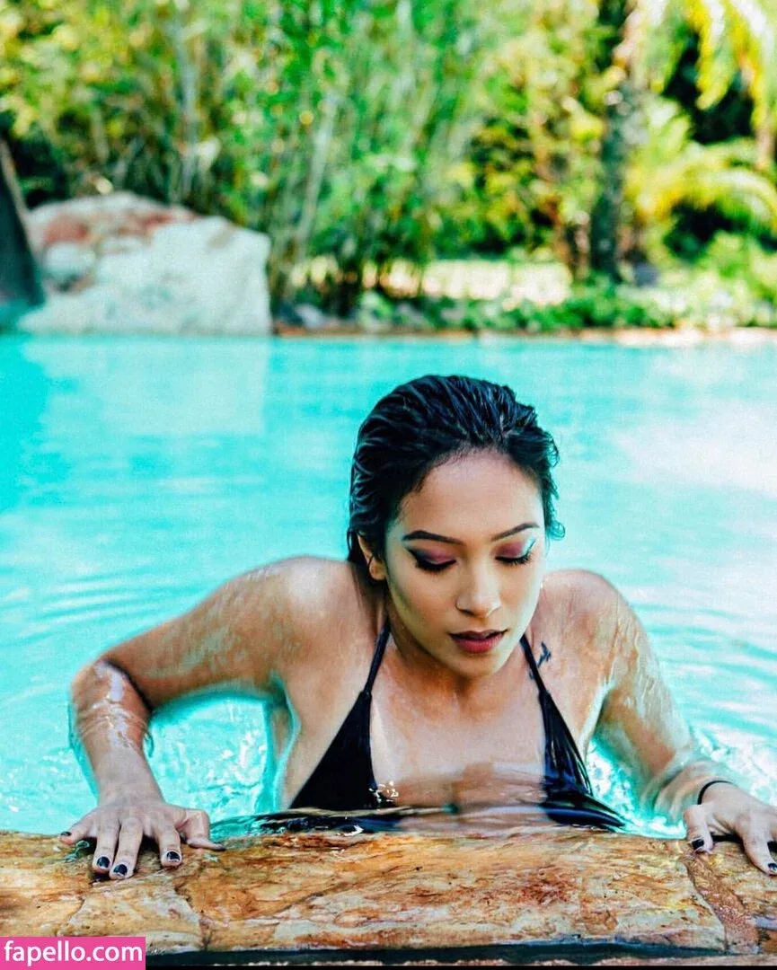 itsizziman | Iman "Izzy" Ramzan Onlyfans Photo Gallery 