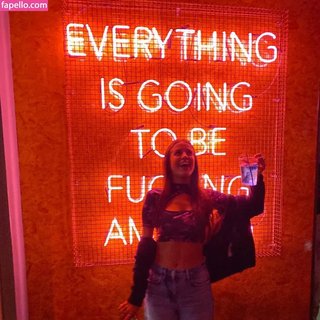 Lucy McCullough Onlyfans Photo Gallery 