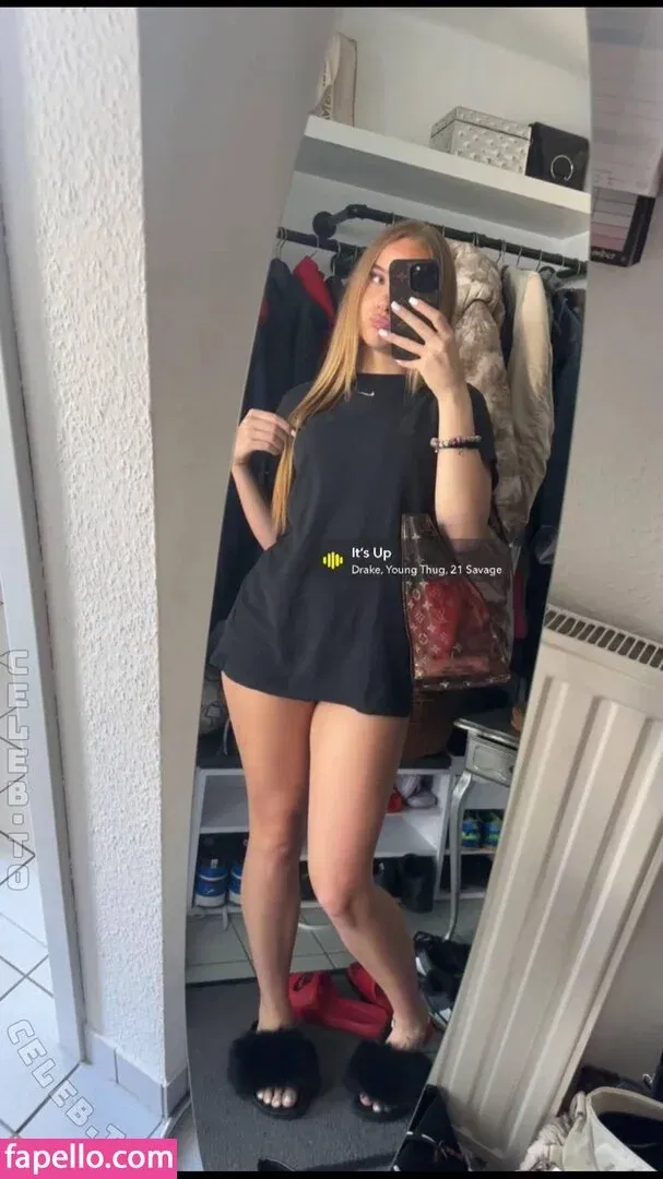 Lenya Onlyfans Photo Gallery 