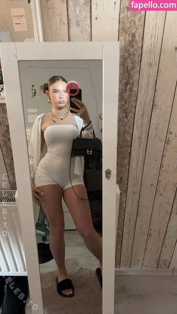 Lenya Onlyfans Photo Gallery 