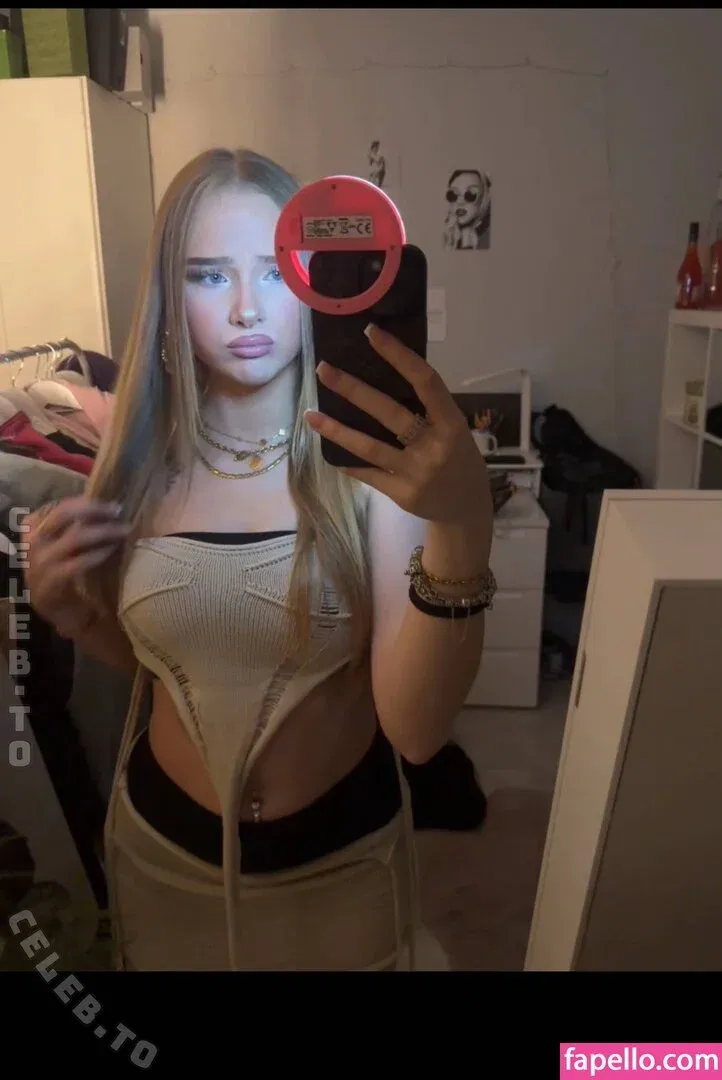 Lenya Onlyfans Photo Gallery 