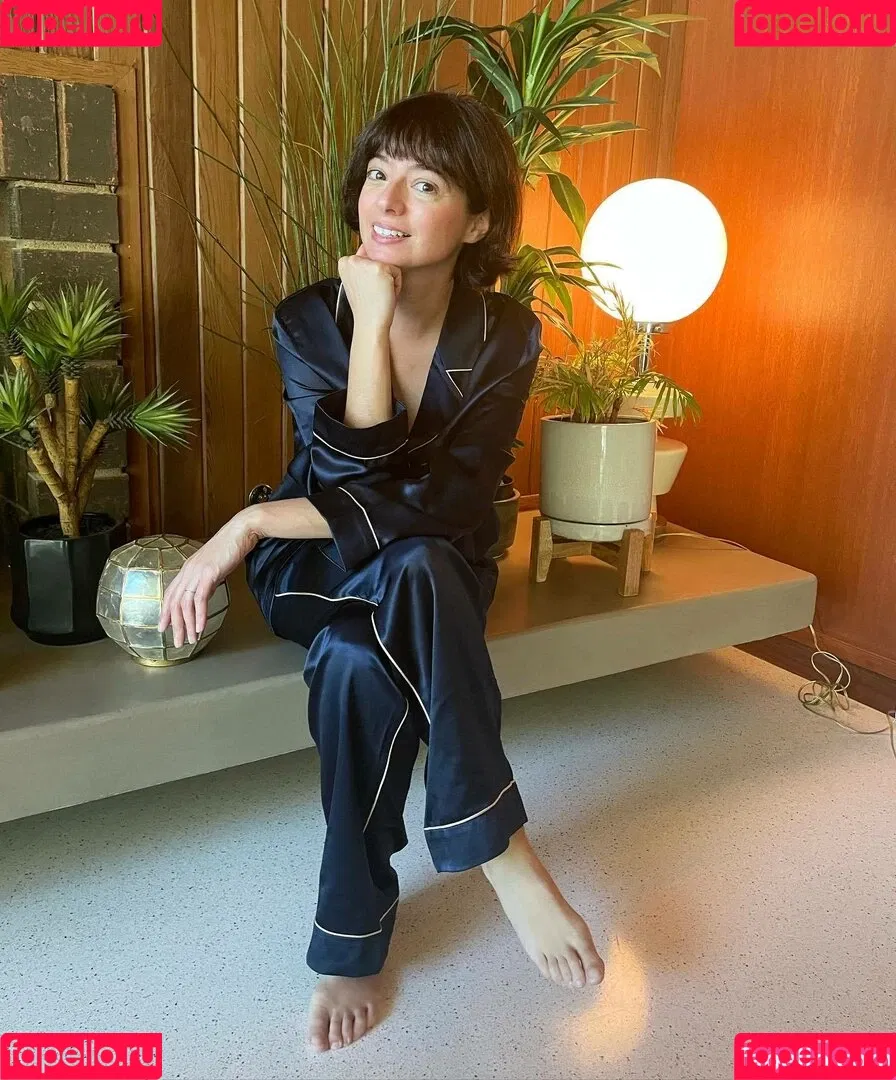 Kate Micucci Onlyfans Photo Gallery 