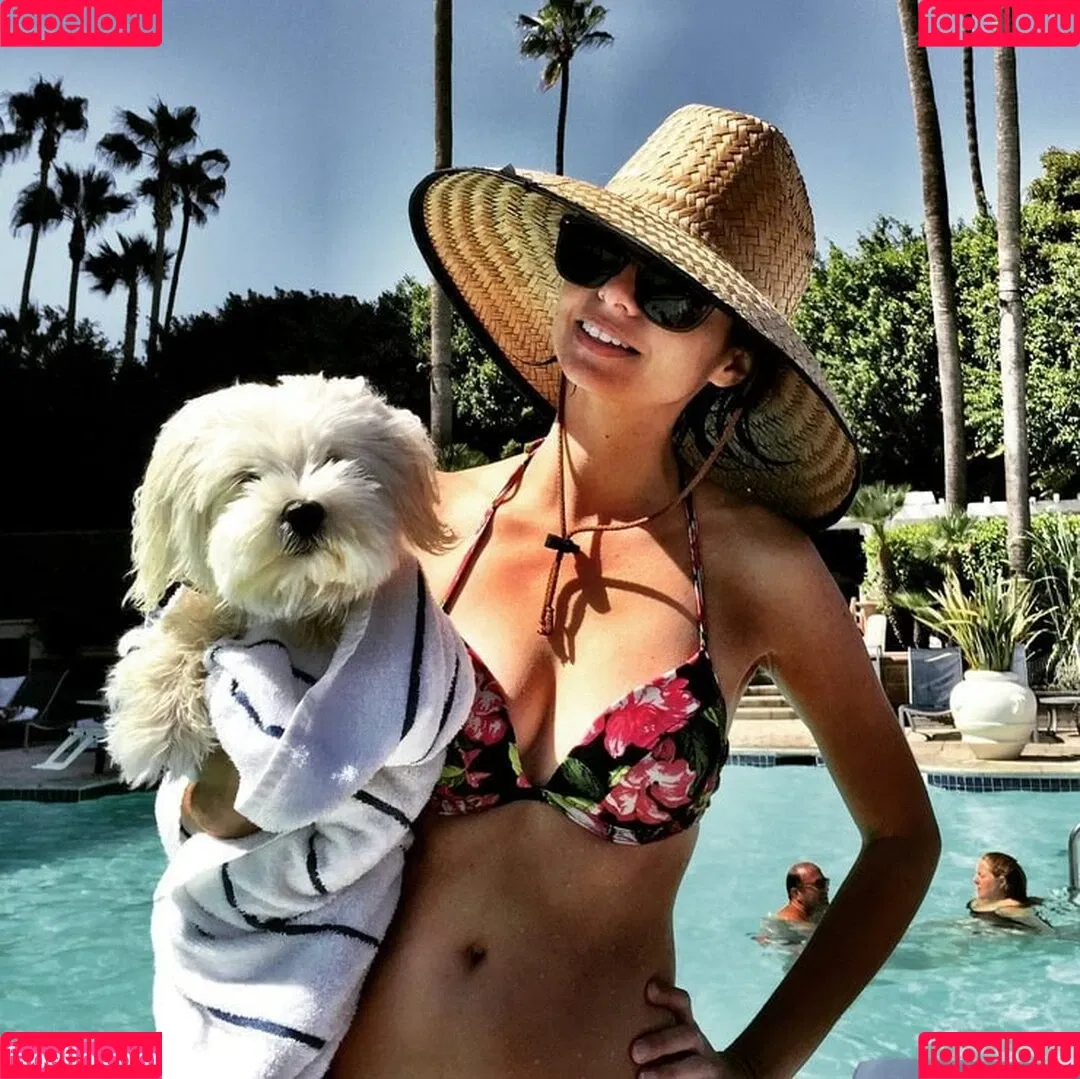 Kate Micucci Onlyfans Photo Gallery 